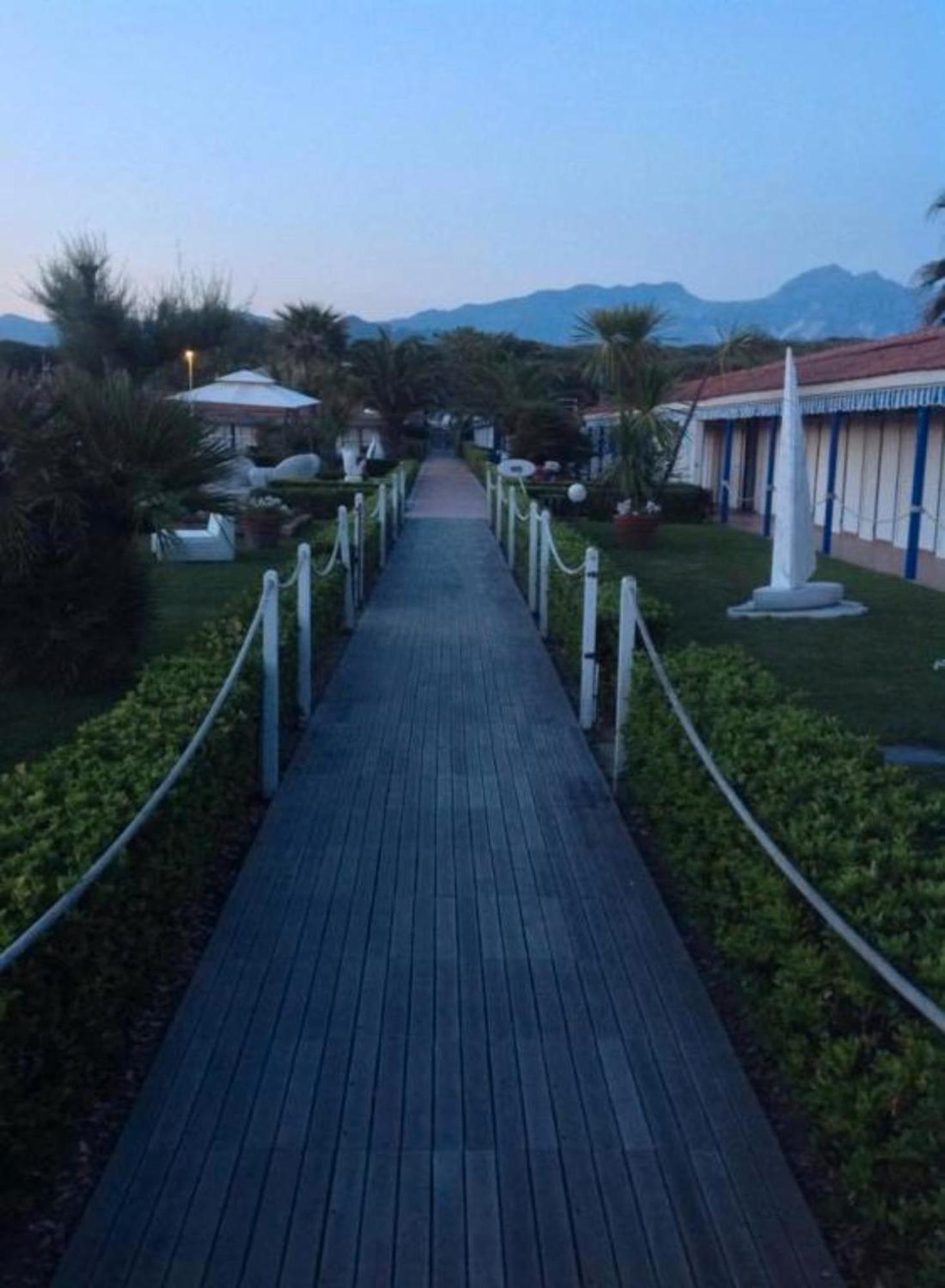 Bed And Breakfast Bagno Venezia Marina Di Carrara Buitenkant foto